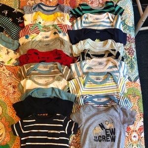 HUGE lot of newborn boys clothes 40+ items 💙🥰